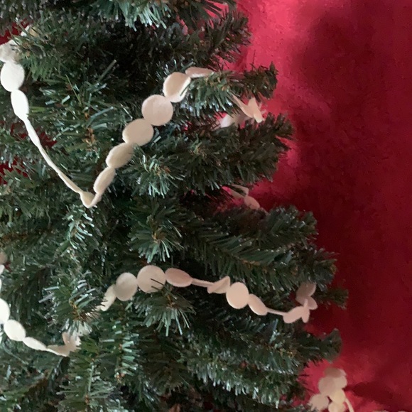 36 YARDS (108 ft) of 1/2” round off white felt trim / Christmas tree garland - Picture 2 of 9